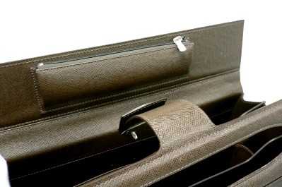 Cheap Fake Louis Vuitton Taiga Leather Pilot Case M30028 - Click Image to Close